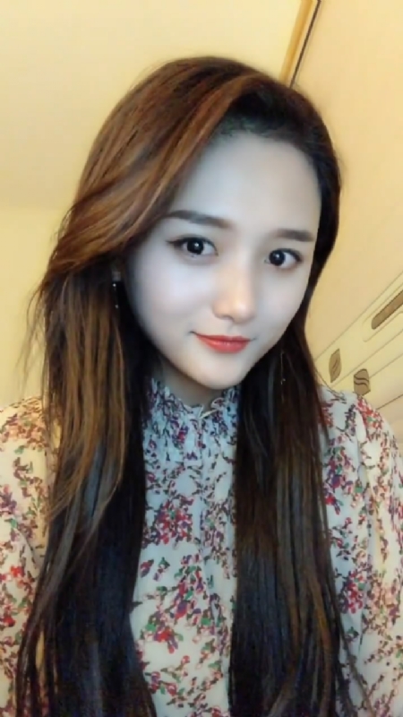 淡然一笑的第一张照片--保定相亲服务中心