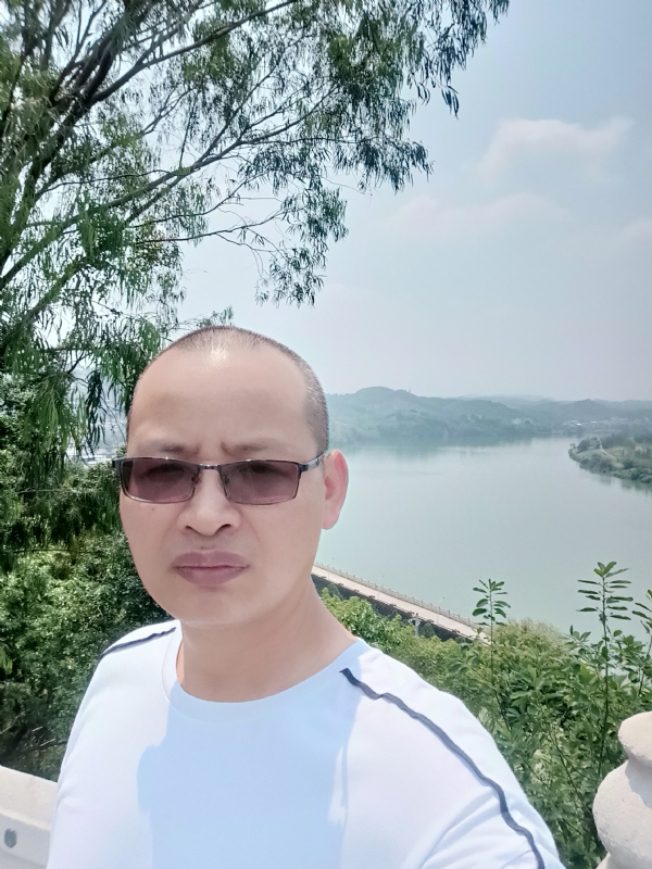 随缘随性的第一张照片--保定相亲服务中心