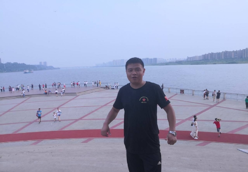 曾经心疼的我的第一张照片--保定相亲服务中心