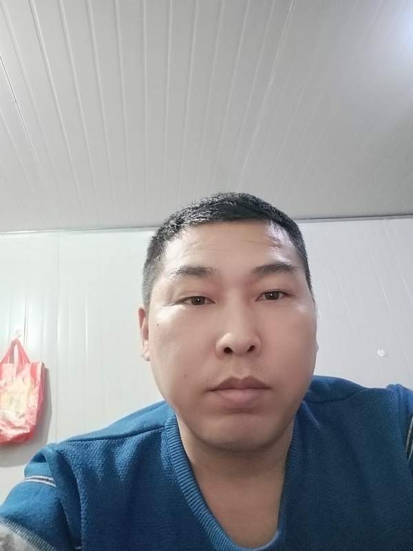 开着拖拉机去兜风的第一张照片--保定相亲服务中心