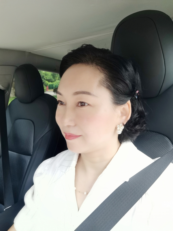 艳阳天的第一张照片--保定相亲服务中心