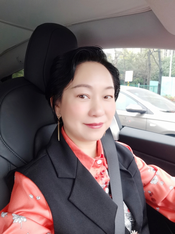 艳阳天的第二张照片--保定相亲服务中心